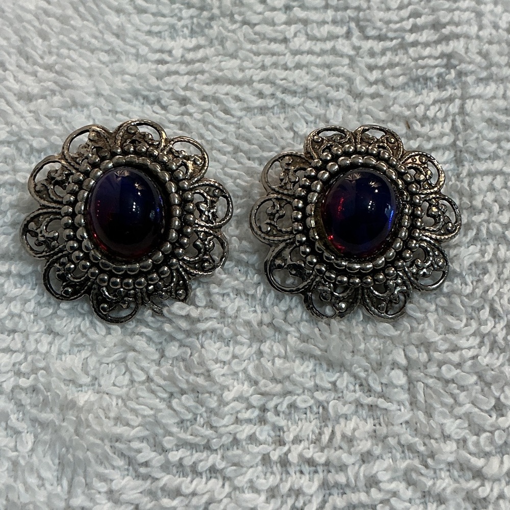 🌼Vintage🌼 Silver-Tone Floral Filigree Earrings with Deep Purple Cabochon